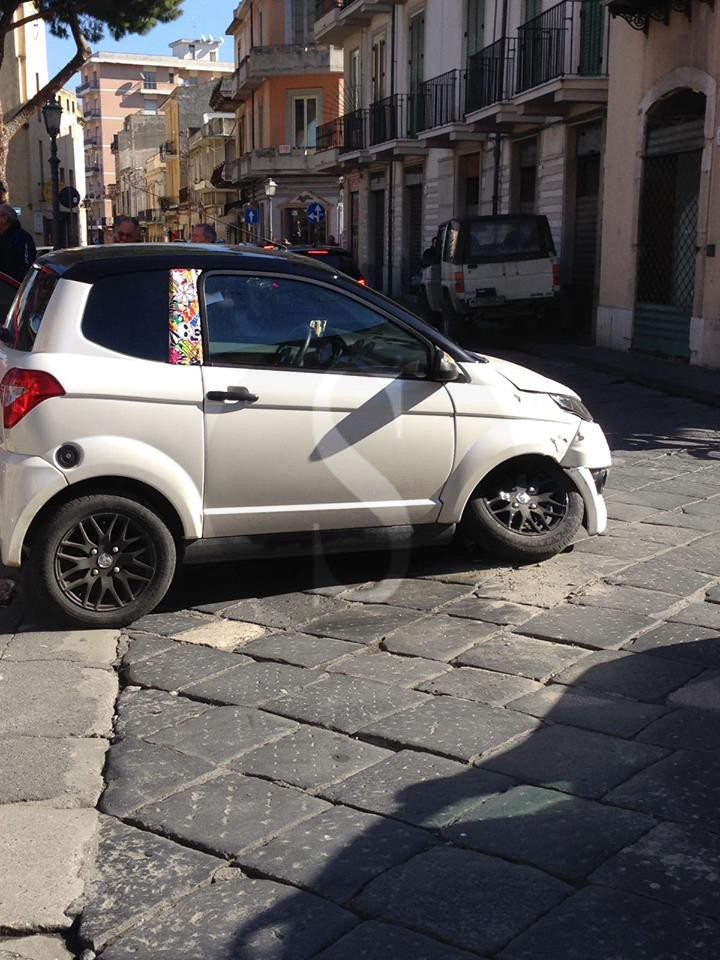 Barcellona incidente minicar Sicilians