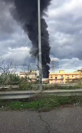 Milazzo incendio raffineria 3 Sicilians