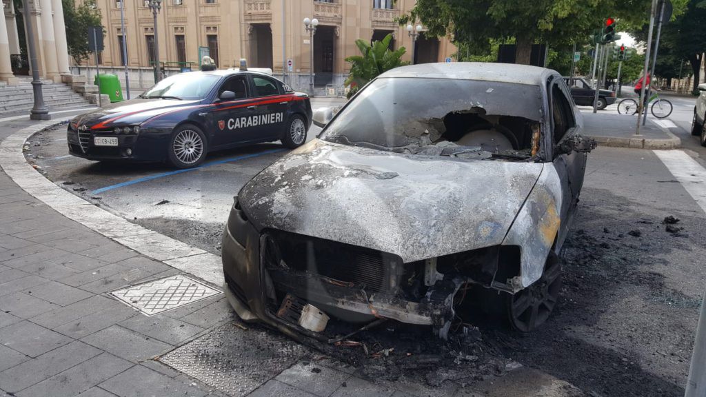 Messina auto incendio 1 Sicilians
