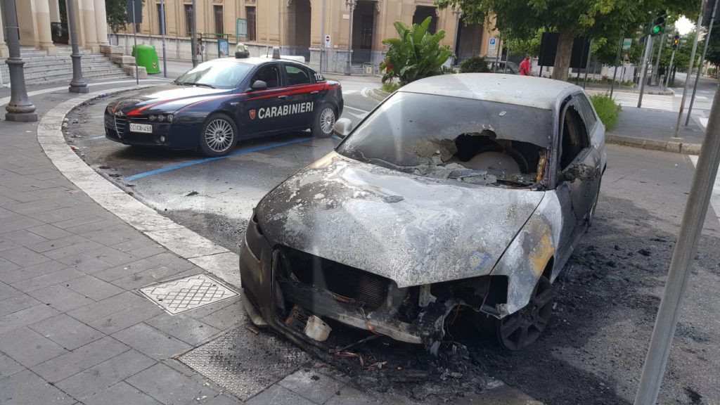Messina auto incendio 2 Sicilians