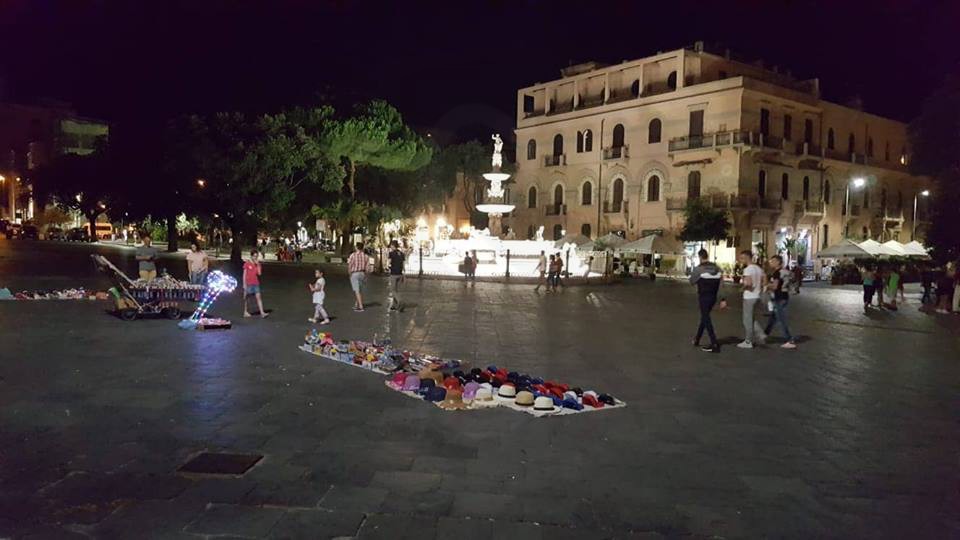 Messina piazza Duomo notte 3 Sicilians