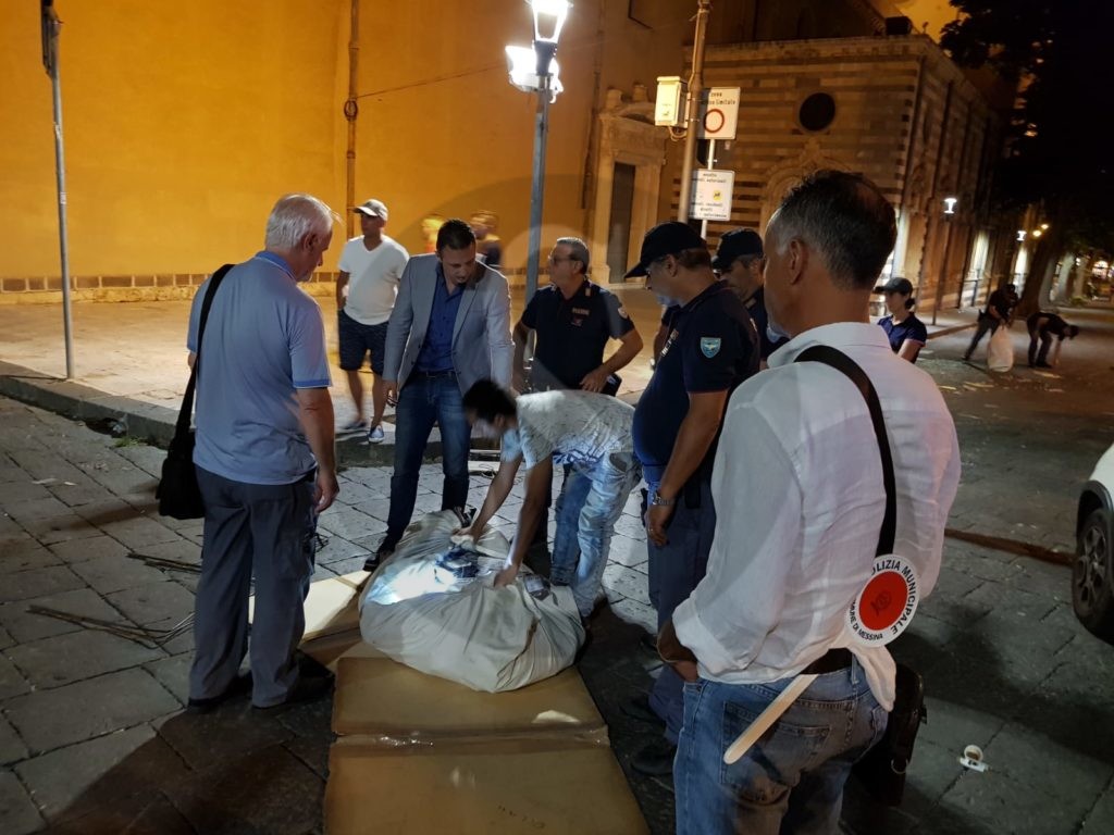 Messina blitz ambulanti piazza Duomo 12 Sicilians