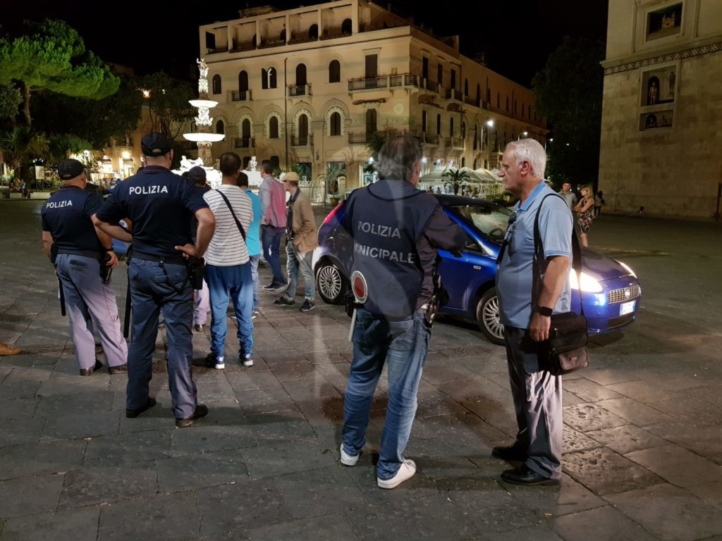 Messina blitz ambulanti piazza Duomo 2 Sicilians