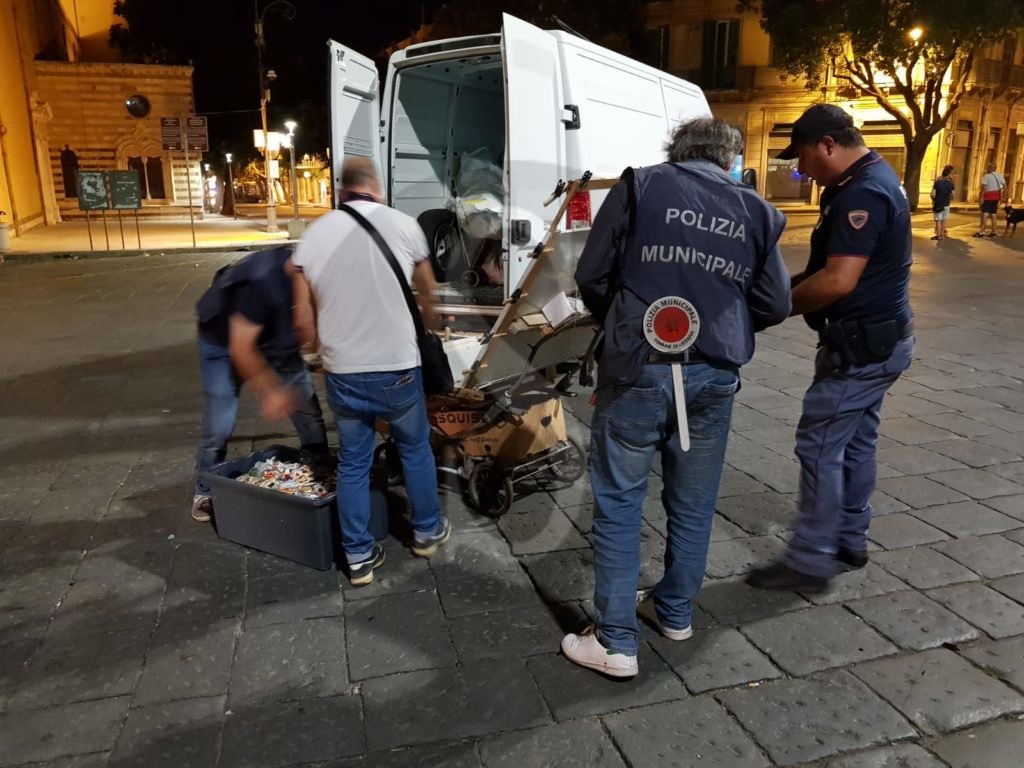 Messina blitz ambulanti piazza Duomo 6 Sicilians
