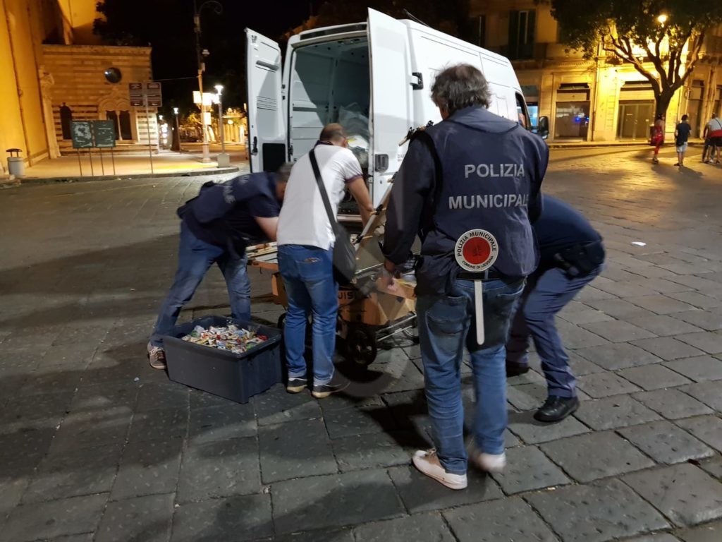 Messina blitz ambulanti piazza Duomo 8 Sicilians