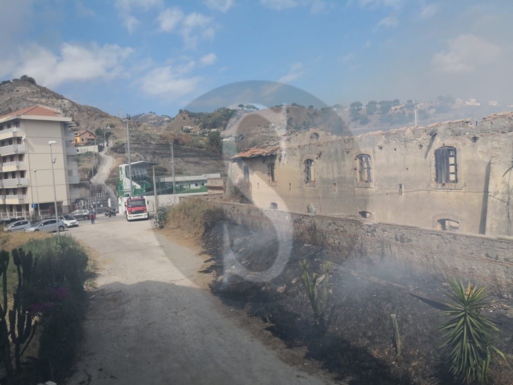 Messina incendio exPolveriera Bisconte 10 Sicilians