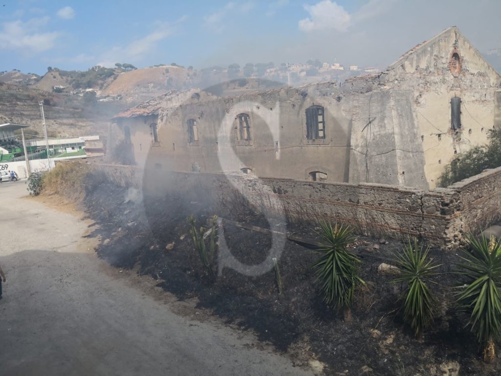 Messina incendio exPolveriera Bisconte 11 Sicilians