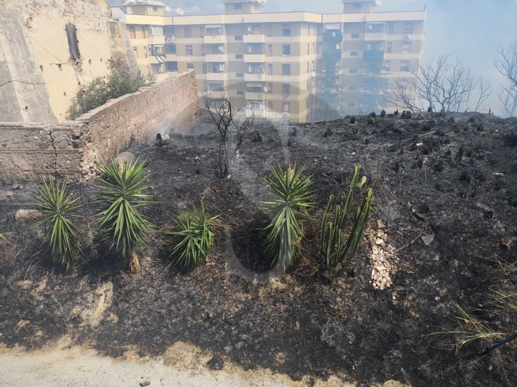 Messina incendio exPolveriera Bisconte 18 Sicilians