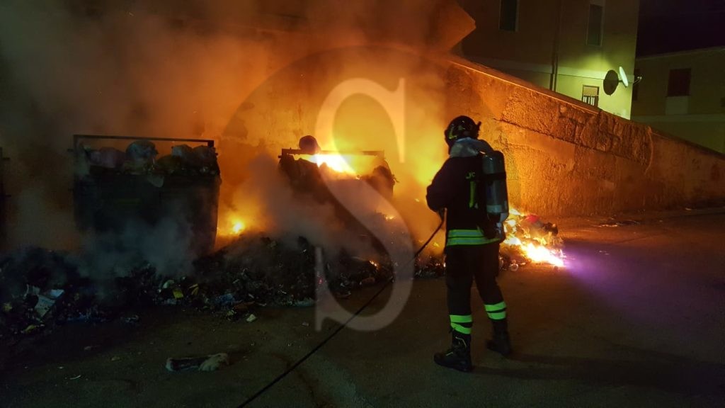 Messina fuoco rifiuti 3 Sicilians
