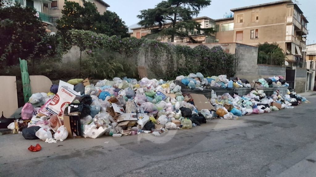 Messina rifiuti 17 Sicilians