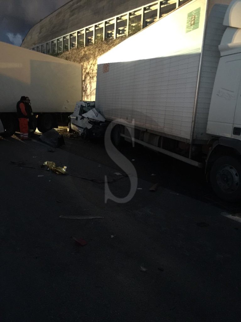 Autostrada incidente 12 Sicilians
