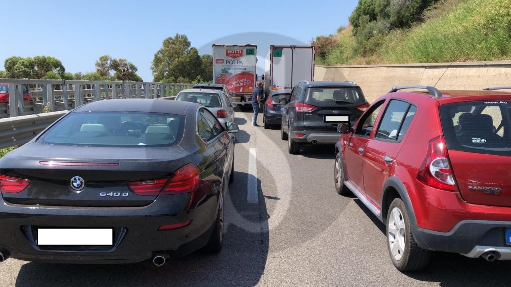 Autostrada A18 incidente 2 Sicilians 1