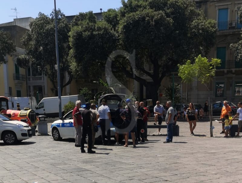 Messina piazzaDuomo aggressione VigiliUrbani ambulanti 3 Sicilians