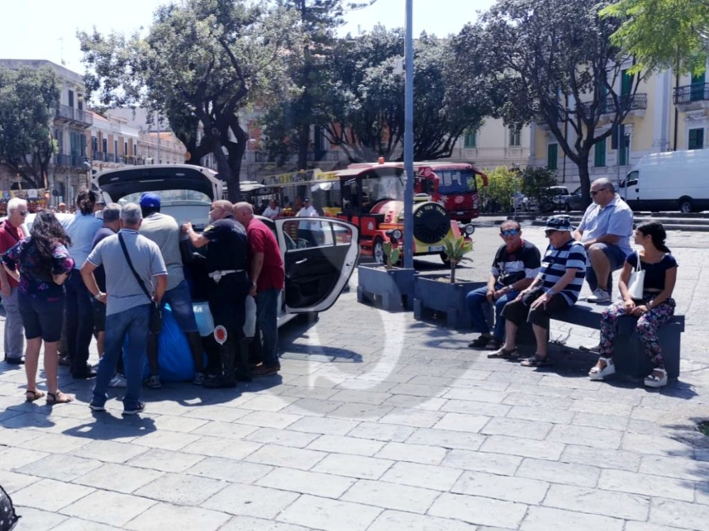 Messina piazzaDuomo aggressione VigiliUrbani ambulanti 5 Sicilians