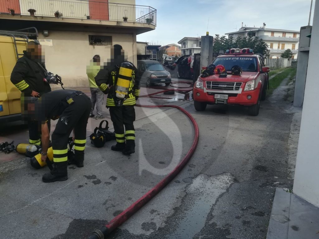 Barcellona incendio officina 10 Sicilians