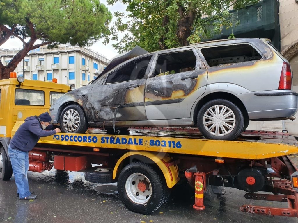 Messina autoincendiata 7 Sicilians