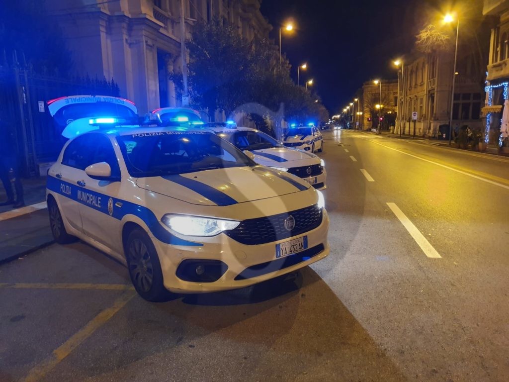 Messina PoliziaMunicipale controlli 12 Sicilians