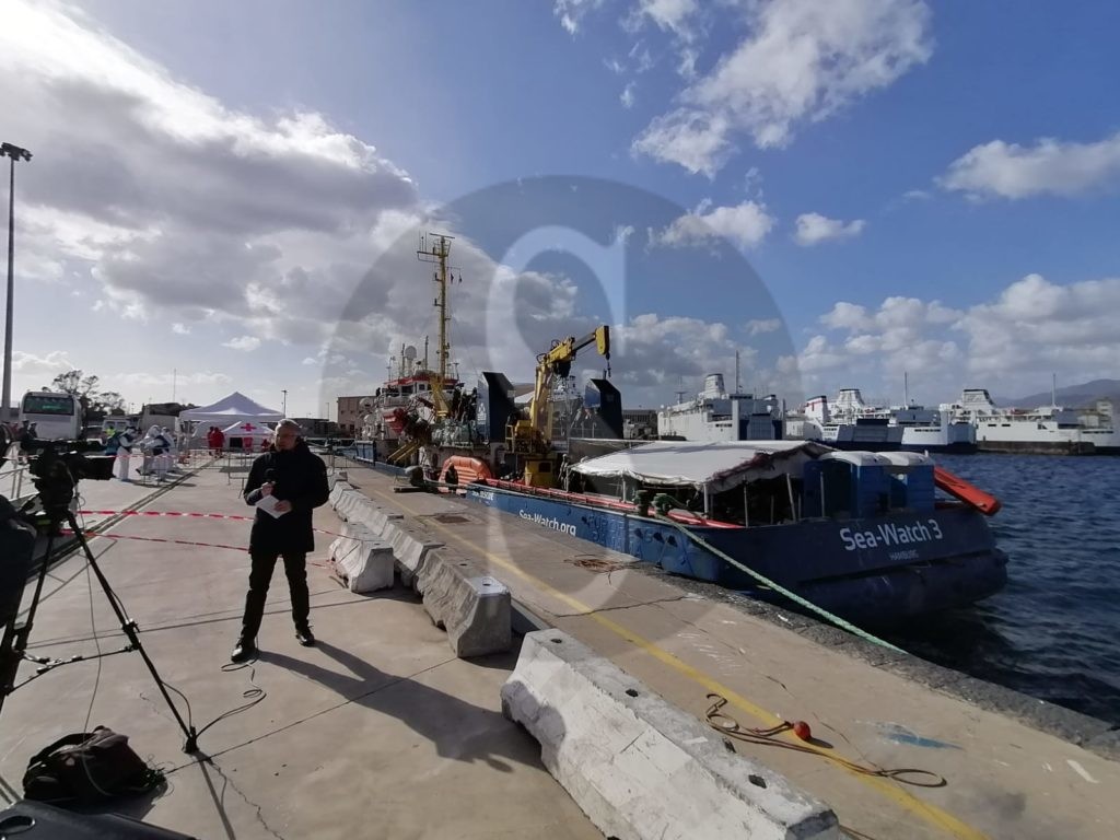 Messina sbarcomigranti SeaWatch 1 Sicilians