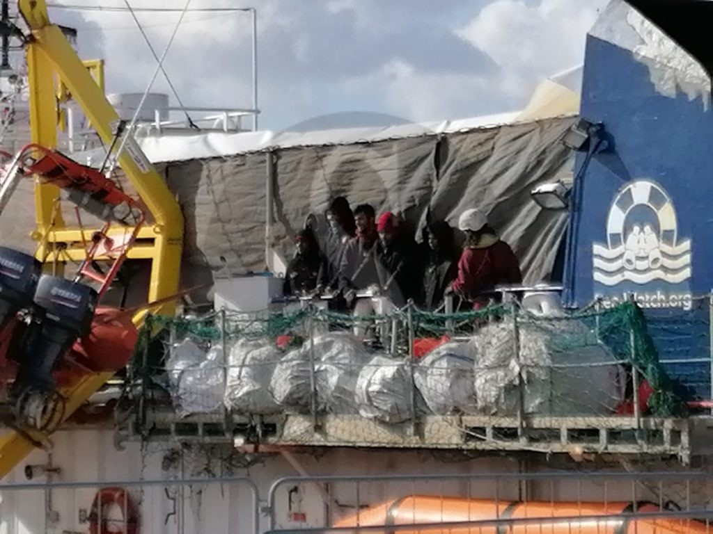 Messina sbarcomigranti SeaWatch 8 Sicilians