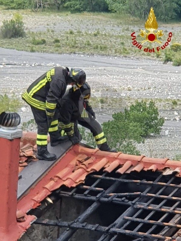 Vigilidelfuoco tetto incendio 1 sicilians