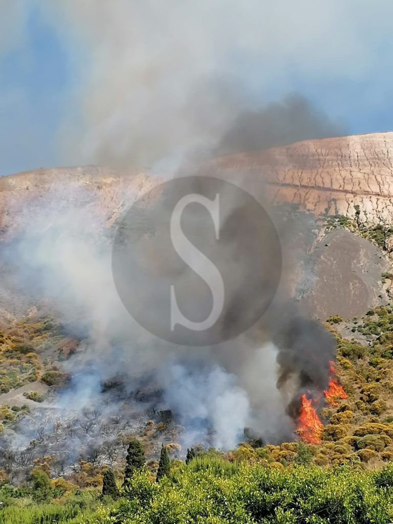 Vulcano incendio sicilians