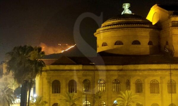Palermo incendi TeatroMassimo Sicilians